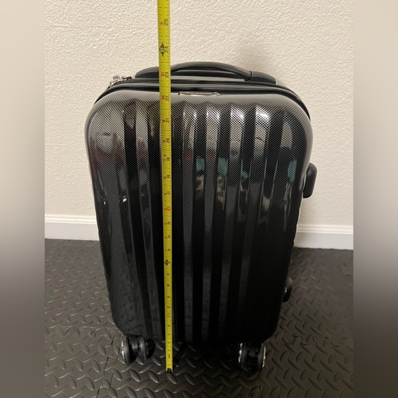 New Rockland Expandable Spinner Wheel Luggage, Carbon, Carry-On 20-Inch - Picture 12 of 13
